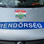 Árokba csapódott egy autó a 11-es főúton Visegrád közelében