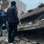 Videó a földrengés után összedőlő minaretről