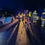 Oldalára borult egy autó Diósjenőnél, a sofőrt a tűzoltók mentették ki