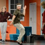 Kettős élet, kettős nevetés – fergeteges vígjátékkal érkezik a Bánfalvy Stúdió Vácra