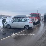 Villanyoszlopnak ütközött egy autó Szada határában